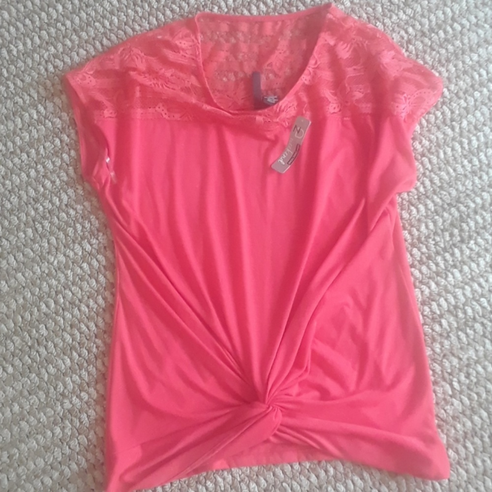 New Directions Shirt NWT butterflies and lace